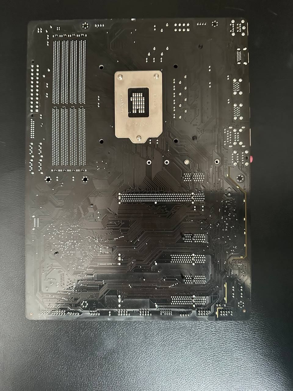 Продам материнскую плату gigabyte Z370P d3