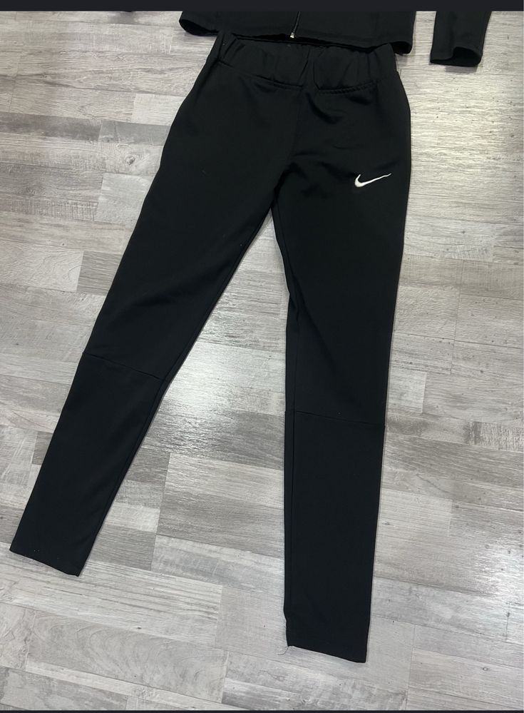 Дамски екип Nike L размер
