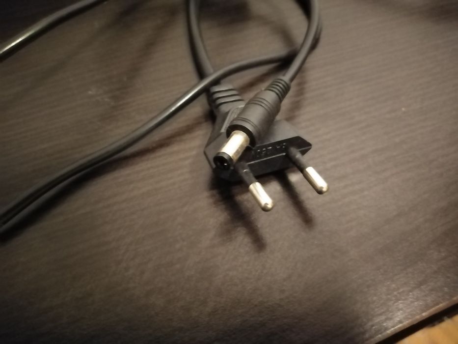 Vând Alimentator 12 V