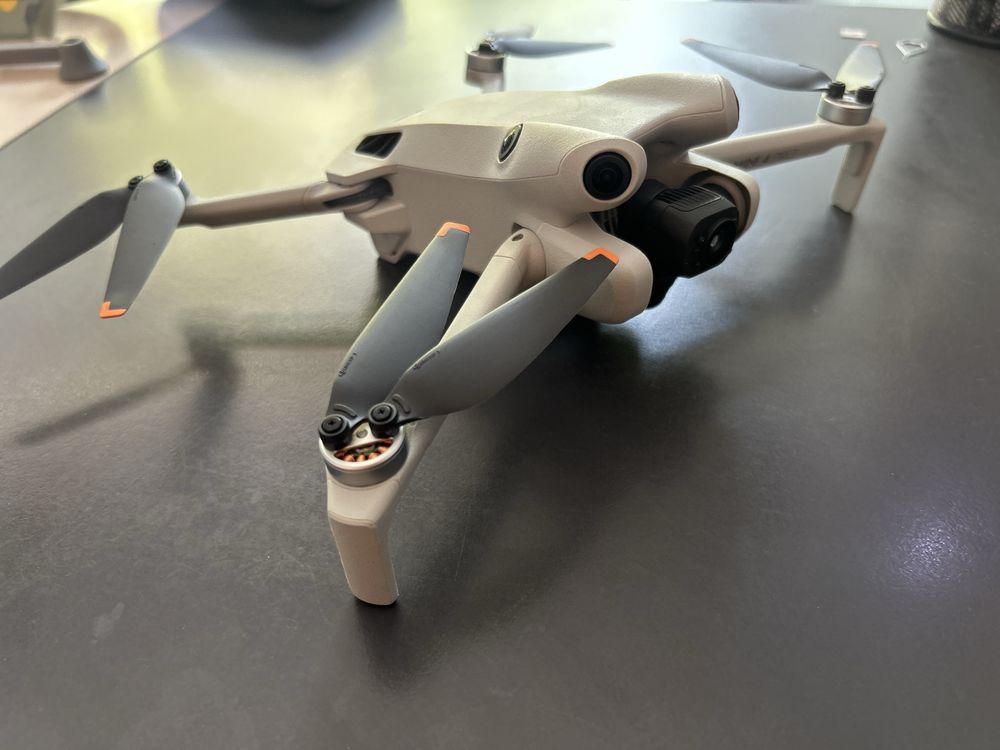 Продавам DJI Mini 4 Pro