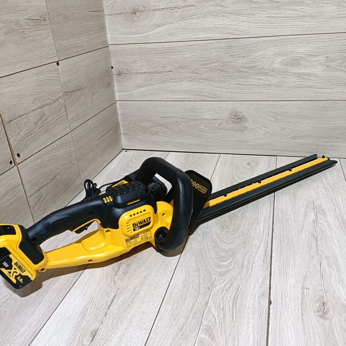Fierastrau foarfeca taiat gard viu pe acumulator DeWalt DCM563