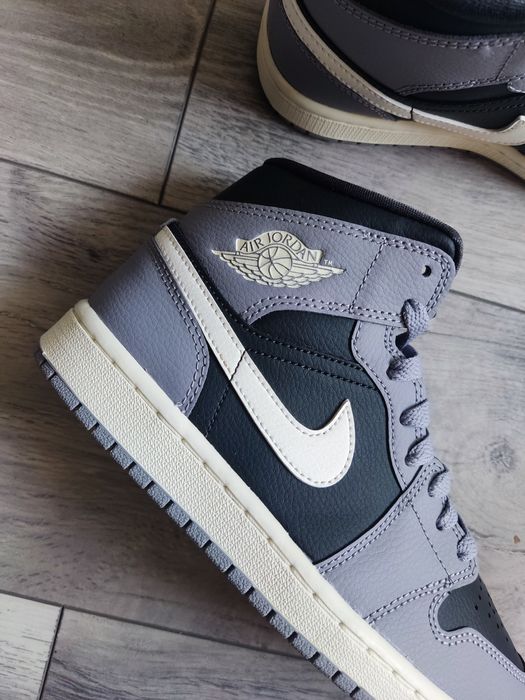 Air Jordan 1 Mid Cement Grey