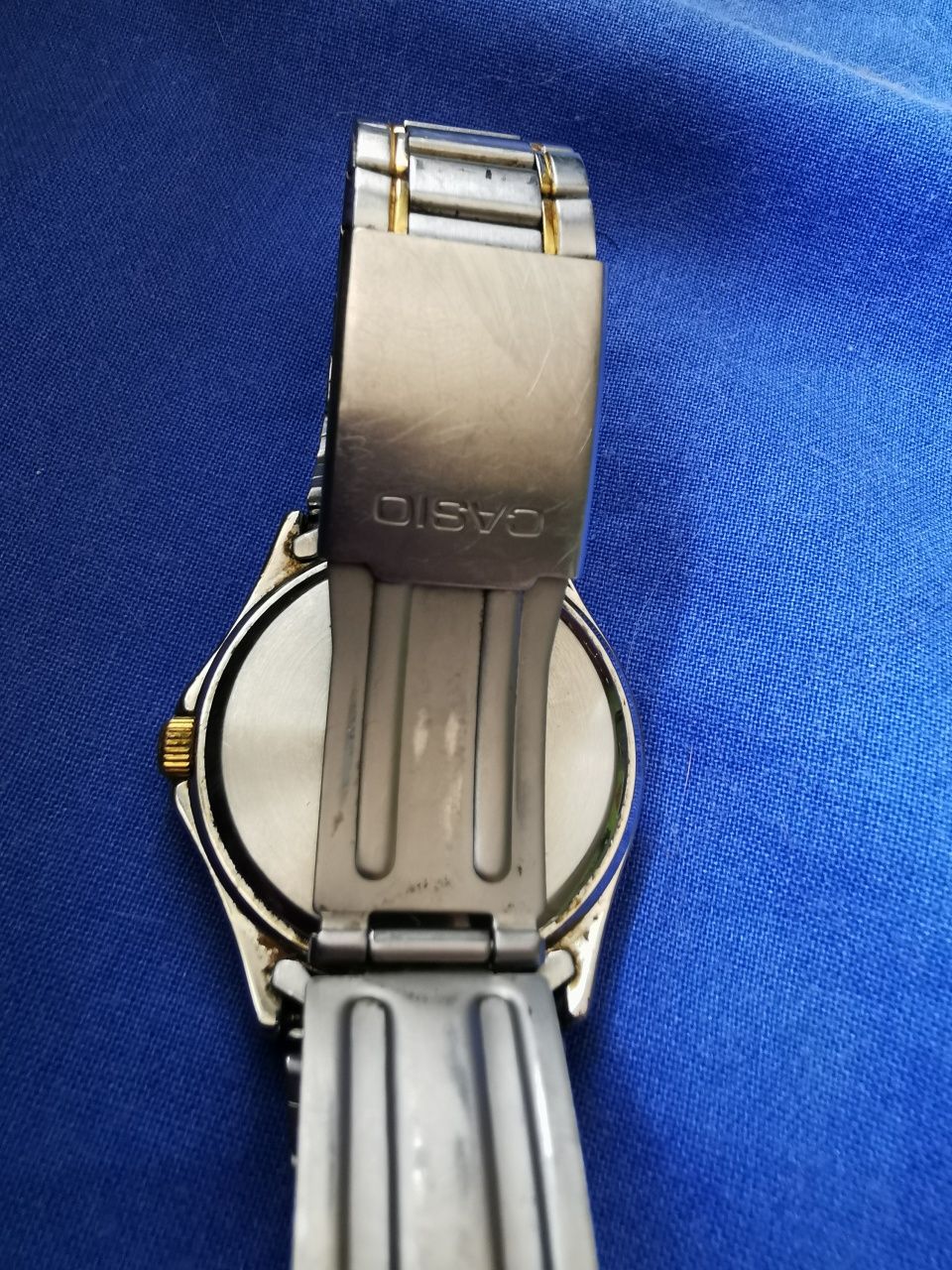 Часовник Casio quartz носен няколко пъти запазен цената е крайна.