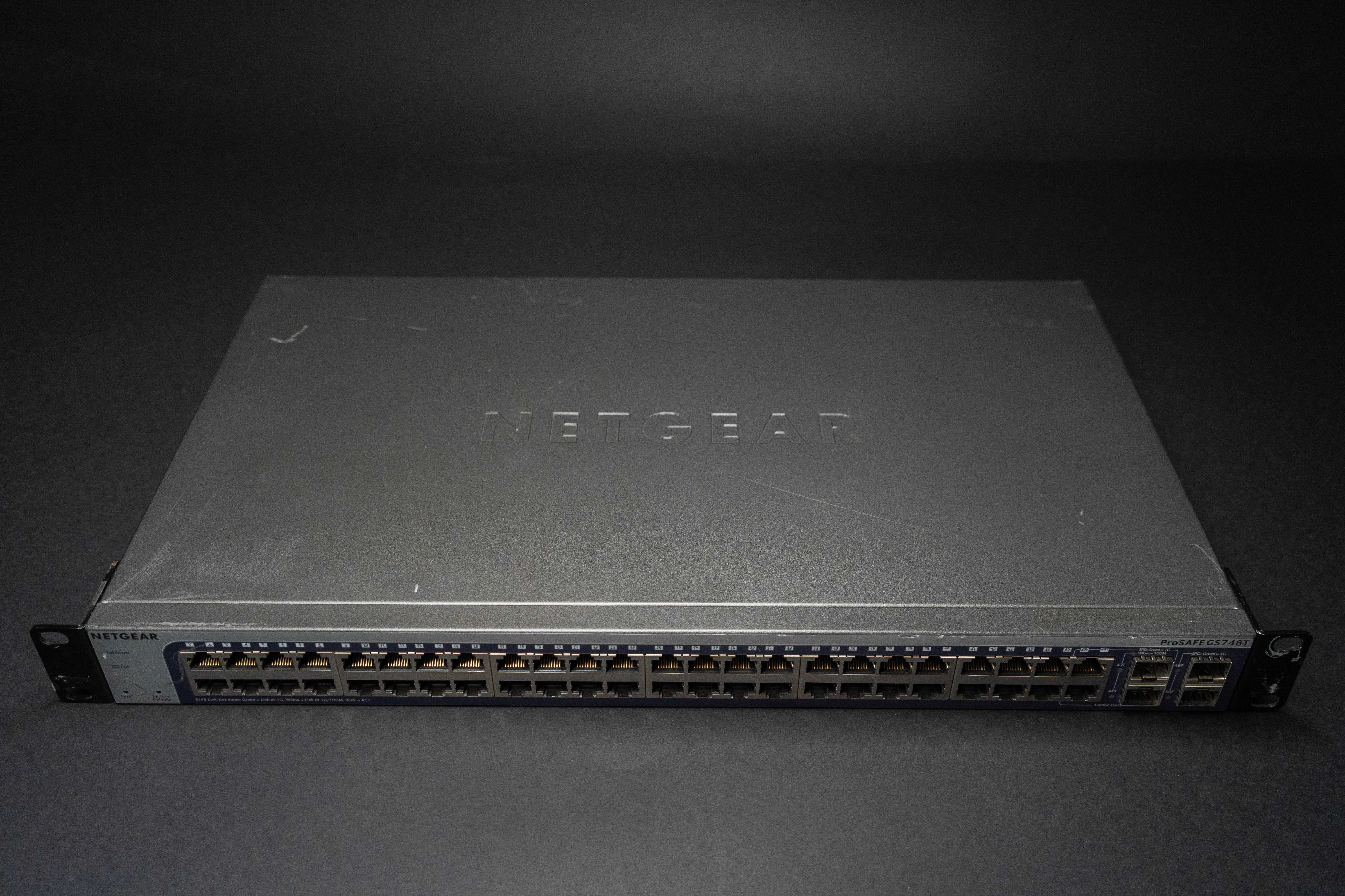 Netgear GS748T Суич  48 порта + 4 x SFP порта