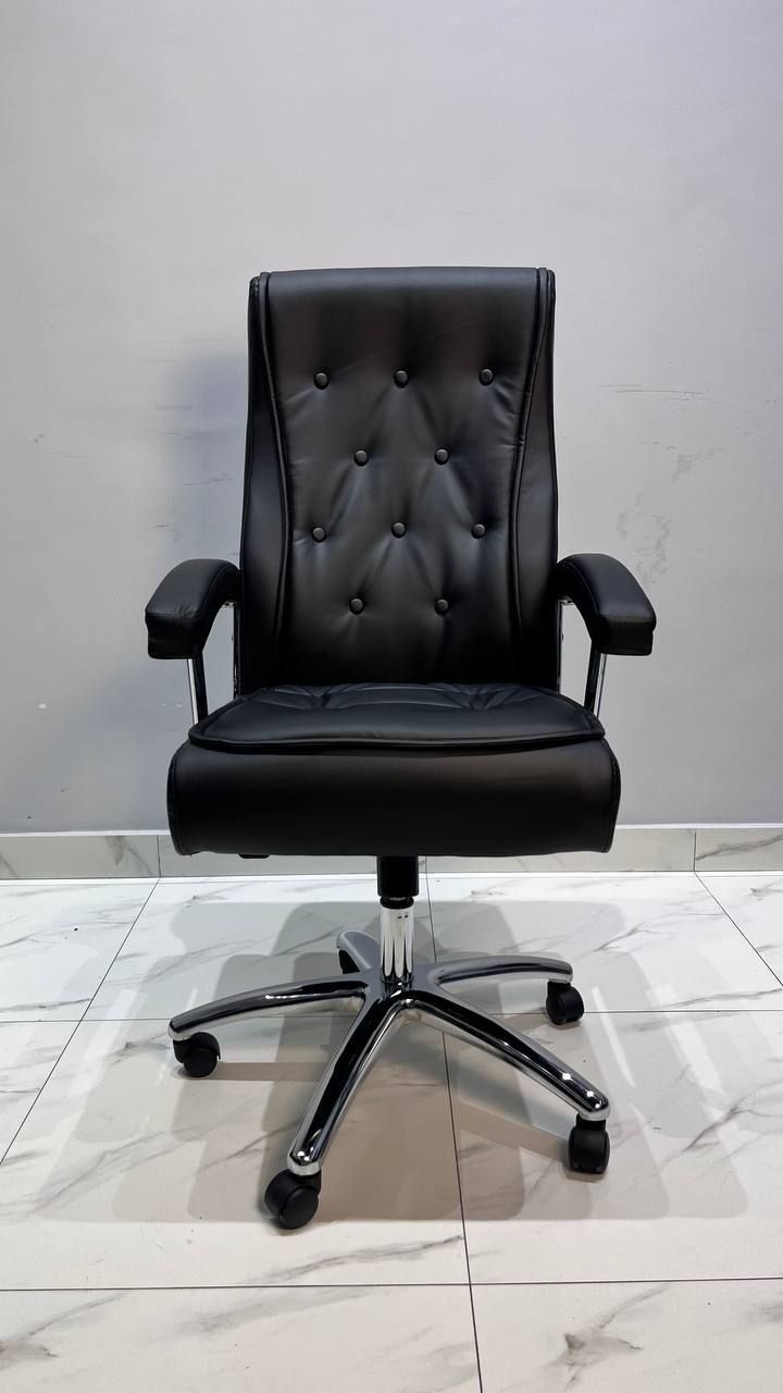 Офисное кресло для руководителя модель Сафиа