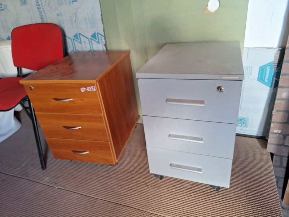 Продам тумбочки для офиса