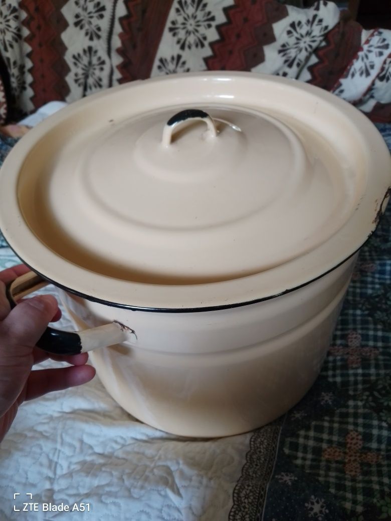 Кастрюля эмалированная