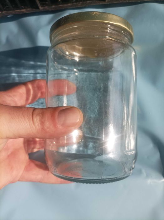 Продавам около 1000 броя буркани  720мл с винт, измити БЕЗ ЕТИКЕТИ