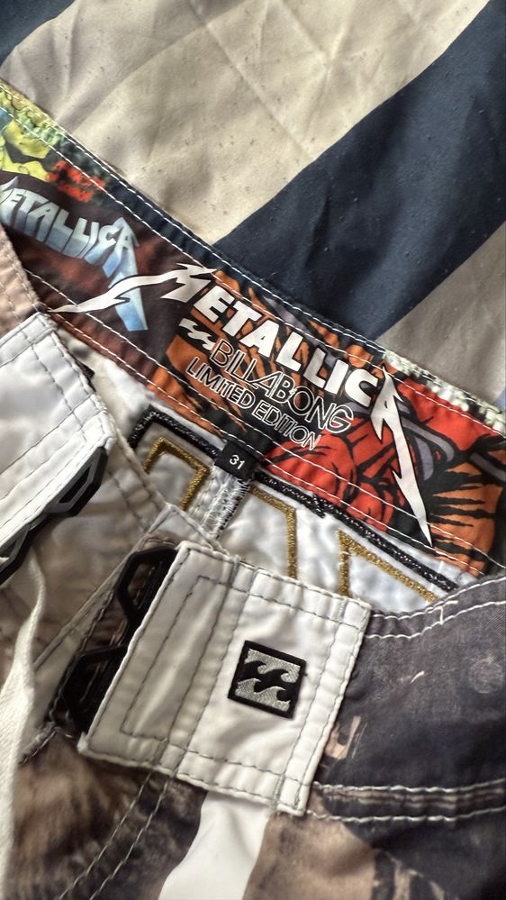 Pantaloni scurti Metallica limited edition x billabong