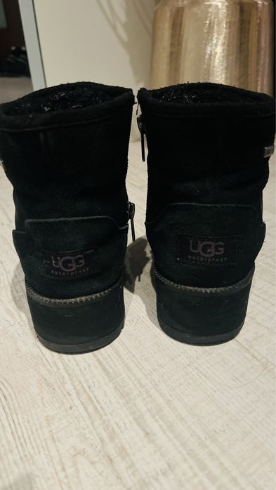 Ghete UGG originale Nr. 36, negre cu platforma, impermeabile