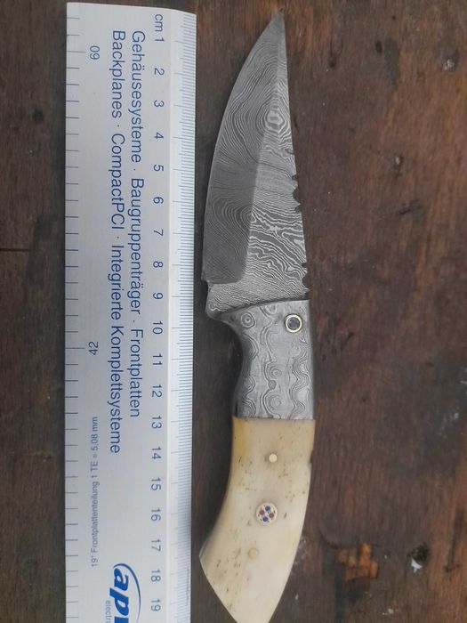 Ножове дамаска стомана