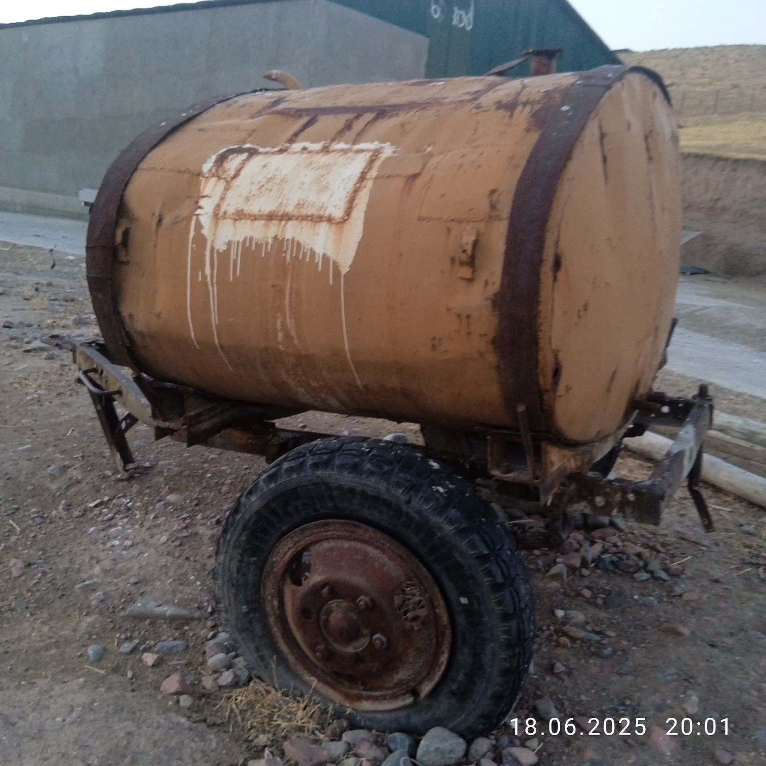 Suv bochkasi xolati ortacha 3 tonna