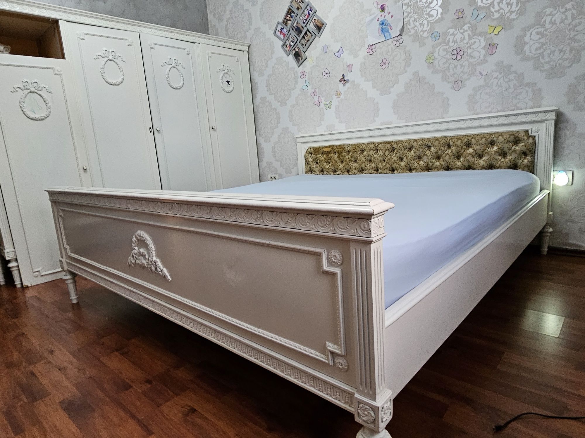 Dormitor Lemn masiv  Ludovic   pat 190×200 șifonier 2 noptiere etc
