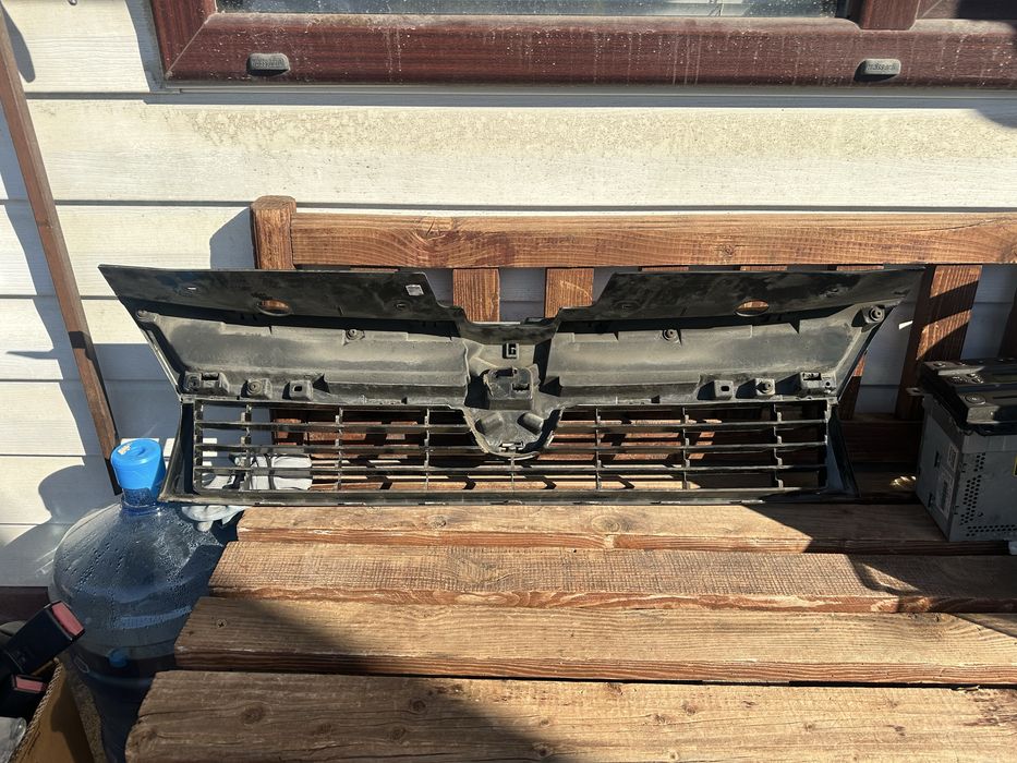 Решетка/Маска комплект за Дачия Дъстър до 2013г.!