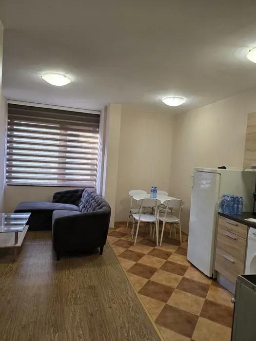 Тристаен апартамент под наем в Център