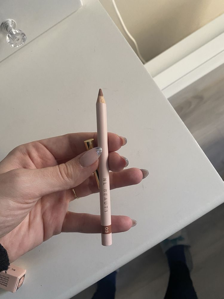 Казметика NL beauty; Bourjois + подарък ролер за коса
