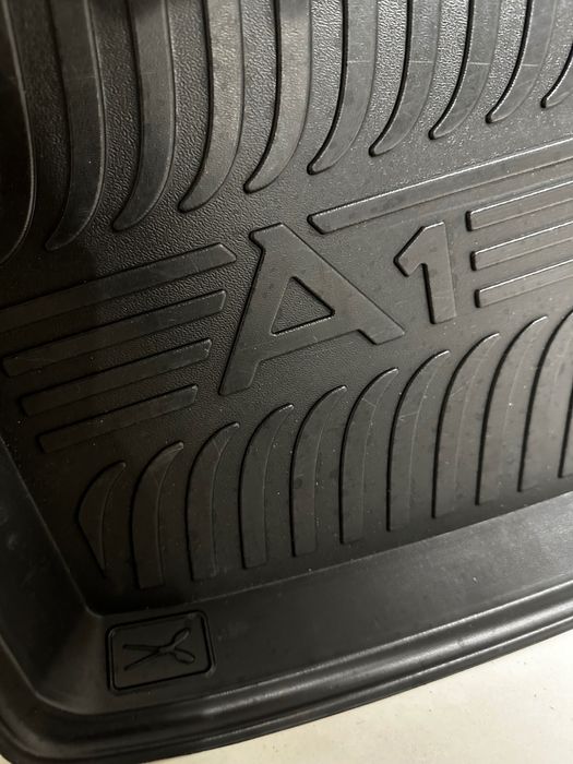 Стелка за багажник за Audi A1