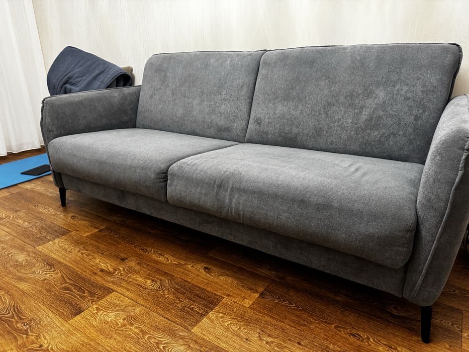 Диван  в хорошем состяние в пользование один год