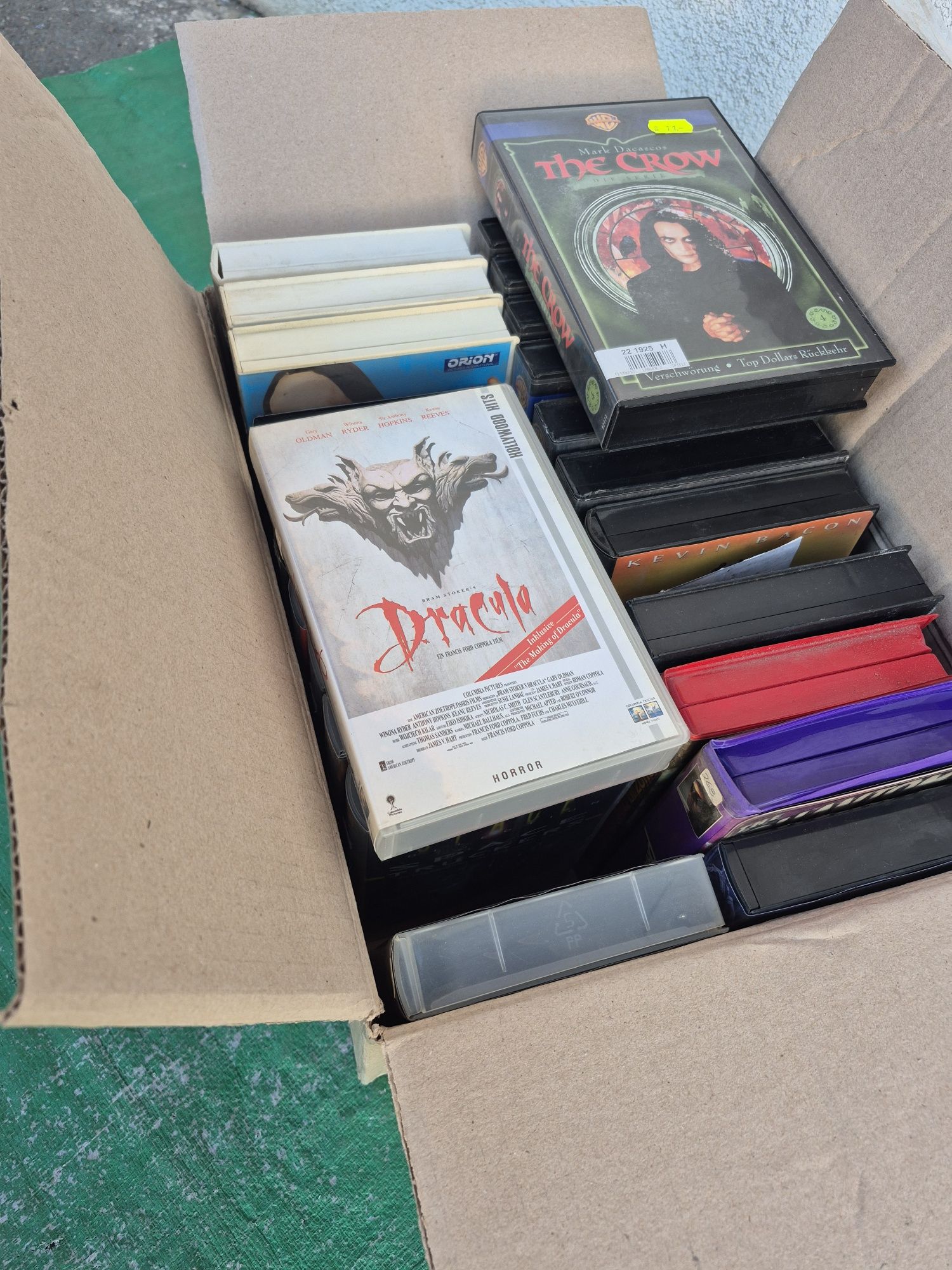 Vând 24 casete video VHS originale colectie filme  de Groaza, Sf,Crime