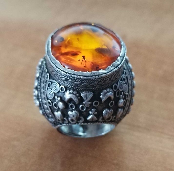 Masiv inel de argint cu chihlimbar