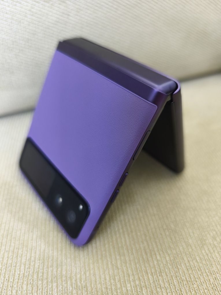 Motorola razr 40, лилав в гаранция