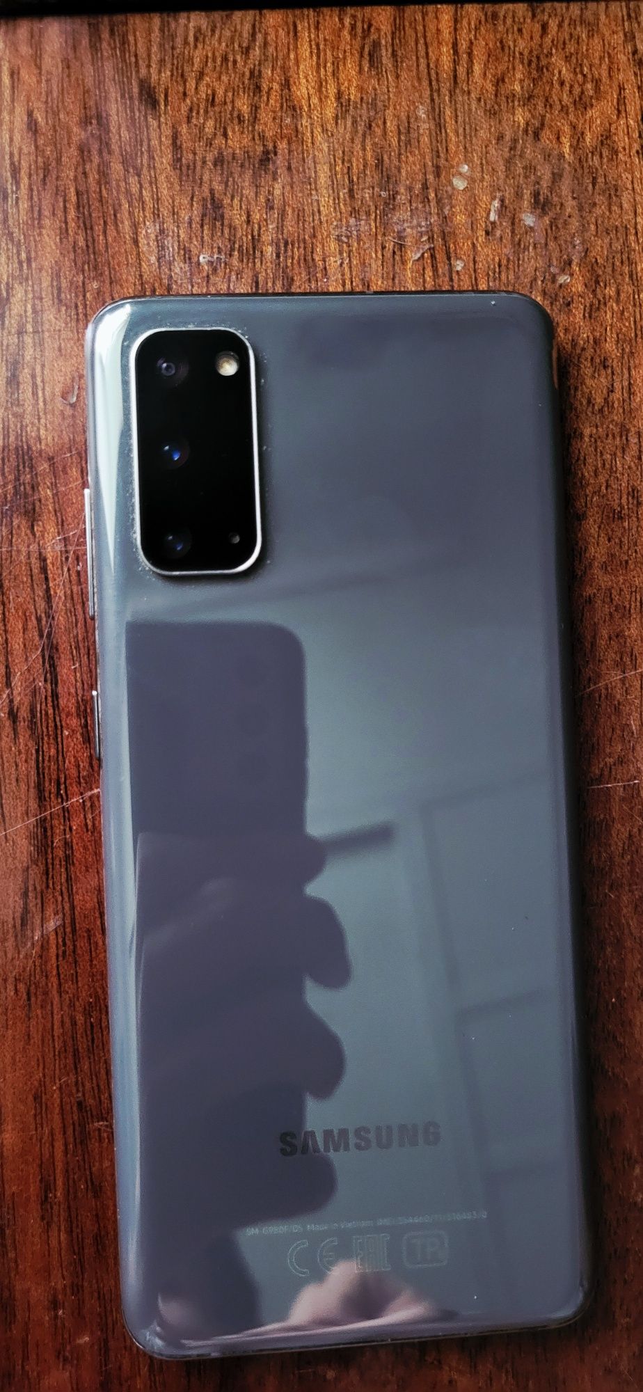Samsung s20+ holati yaxshi