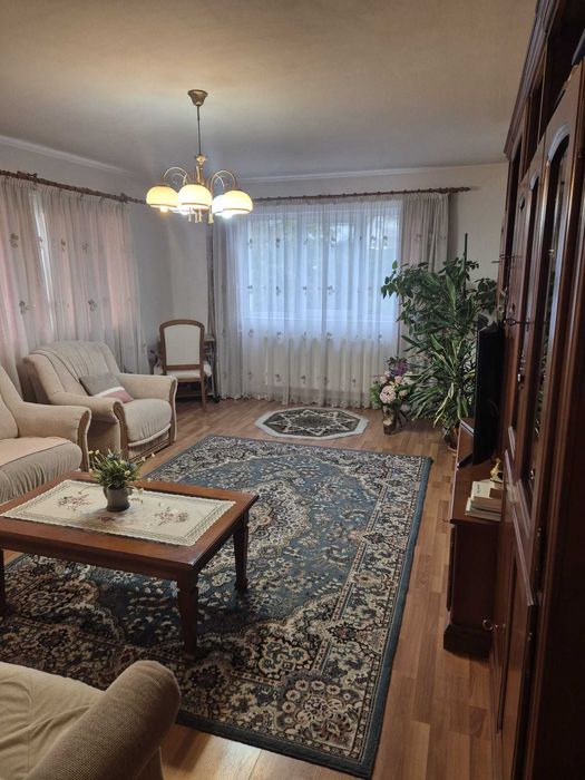 2 Camere, et. 2, curte, parcare, str. Victoriei - Direct Proprietar