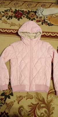 Куртка непромокаемая на девочку 
Цвет розовый, капюшон и внутренняя от