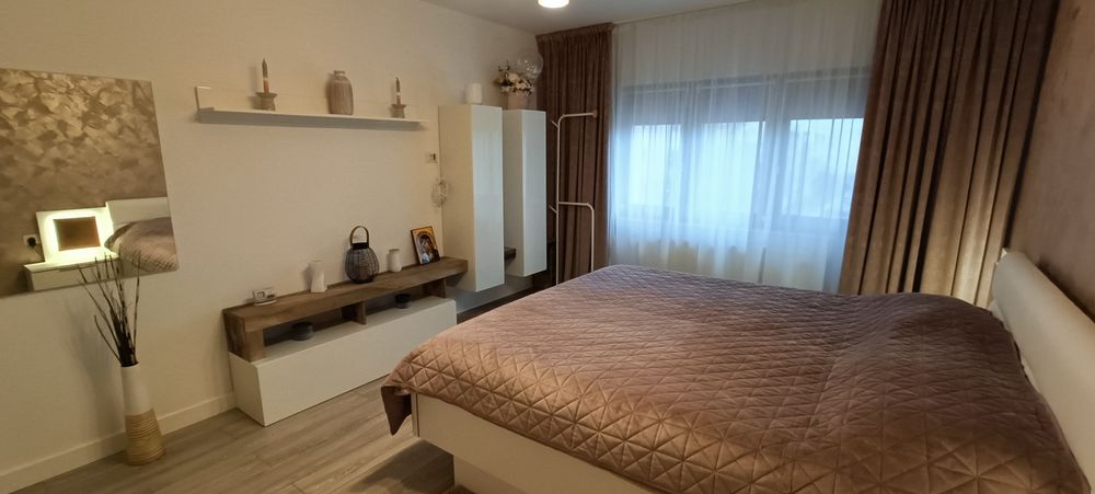 Vând Apartament 3 camere LUX