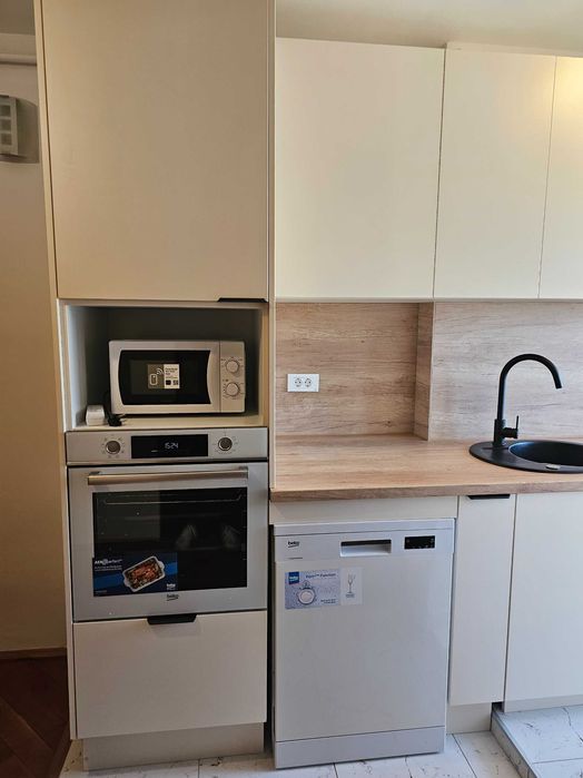 Inchiriez apartament cu o camera semicentral