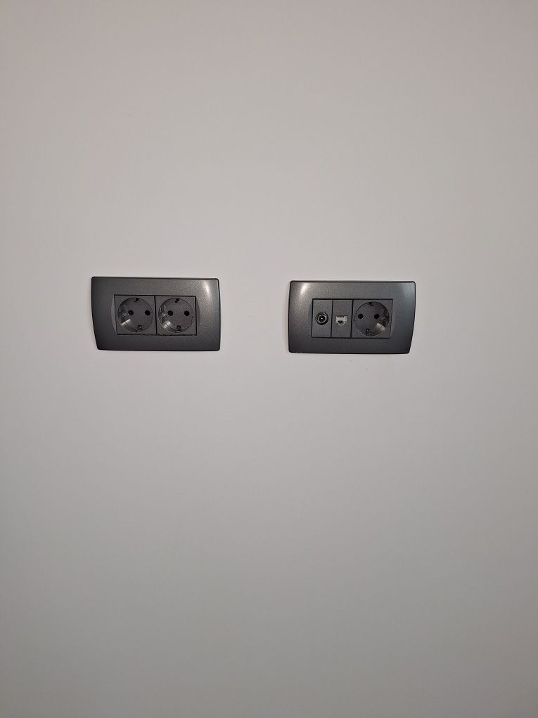 Electrician execut instalații electrice