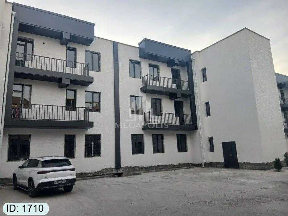 Sharq 2 tarafda 3 xonali 105m2 li kvartira sotiladi + podval