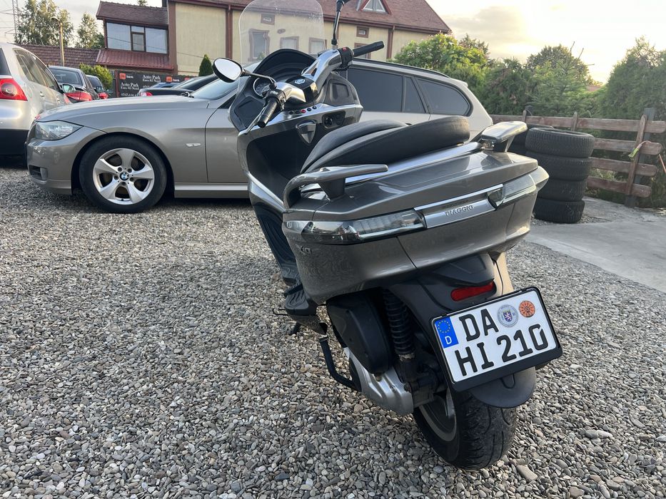 Scuter Piaggio X10  125 CM cat B !!! Rate cu buletinul!