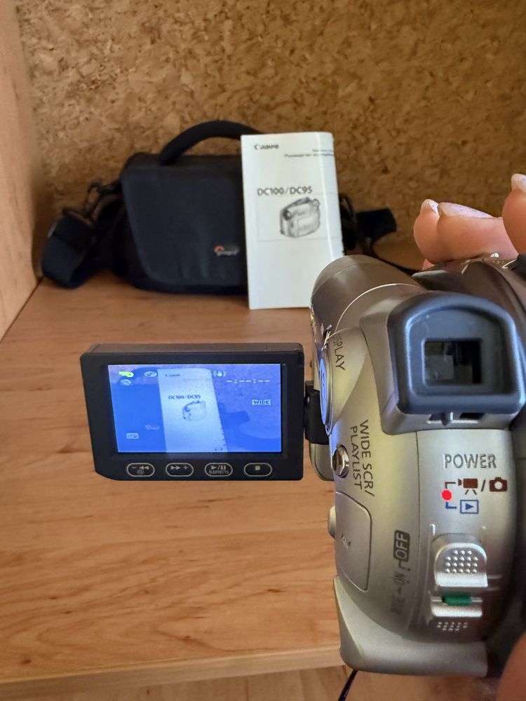 Видео камера Canon DC100