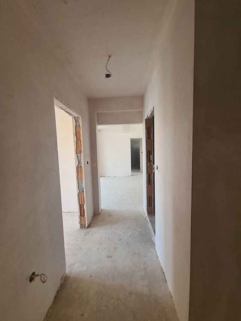 Продава се Тристаен апартамент в Хасково, Куба - 94 кв.м за 1321 €/кв.м - Снимка #3