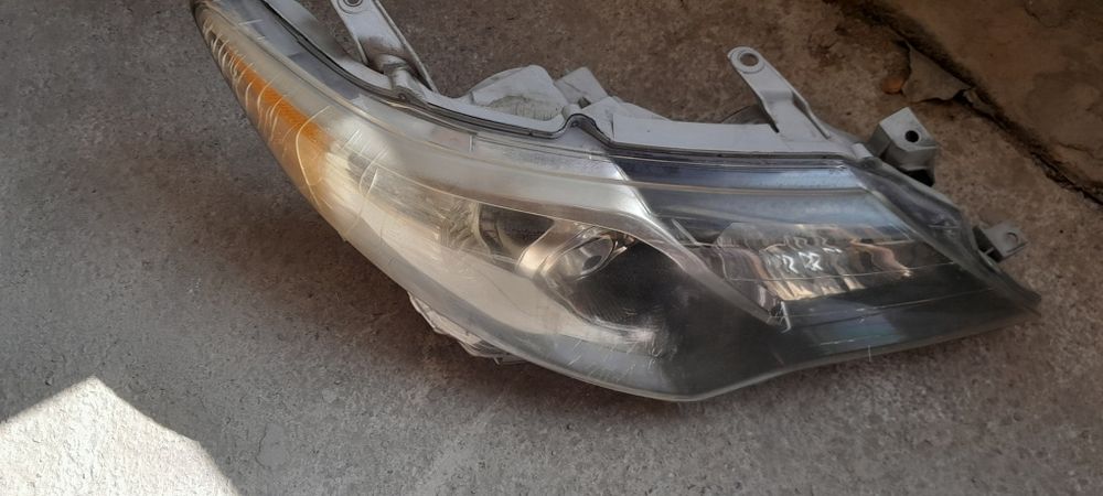 Продам фары на тайоту