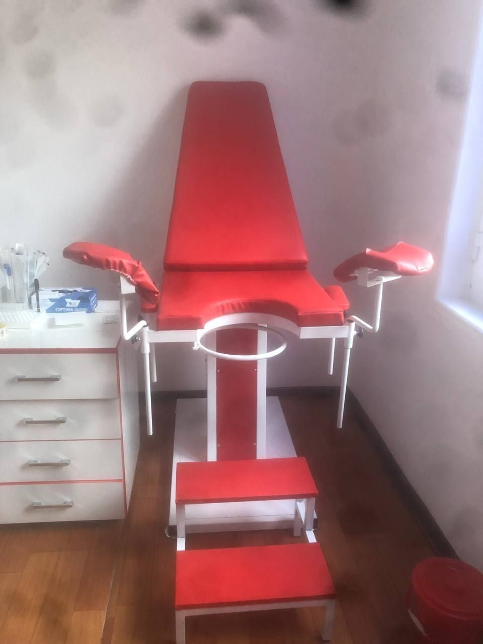 Кресло гинекологическое с подъёмные механизмом