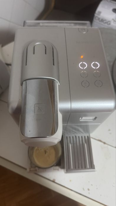 Aparat nespresso latisima touch