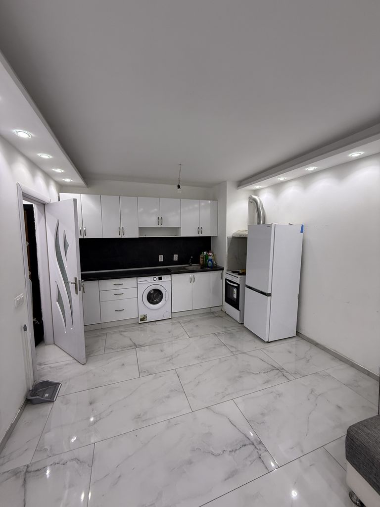 Дава се под наем Двустаен апартамент в София, Връбница 2 - 80 кв.м за 612 € - Снимка #1