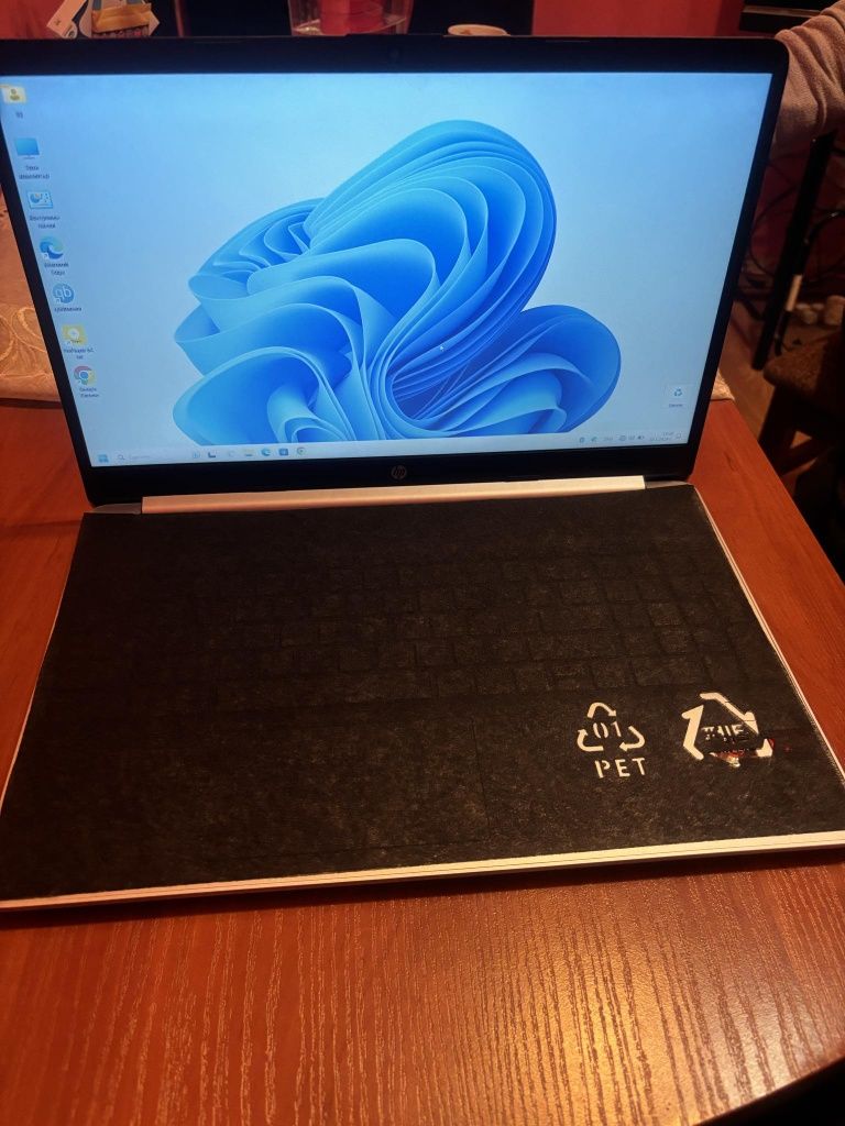 Лаптоп HP 15S , Windows 11 Pro 23 H2