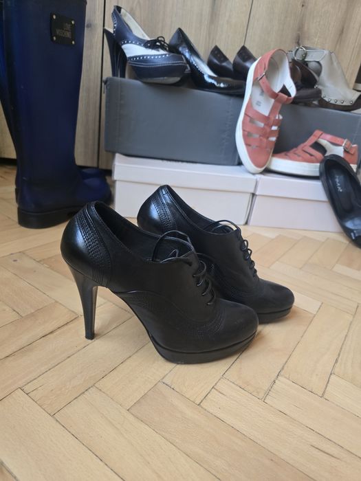 Естествена кожа обувки и сандали, гумени ботуши Love Moschino