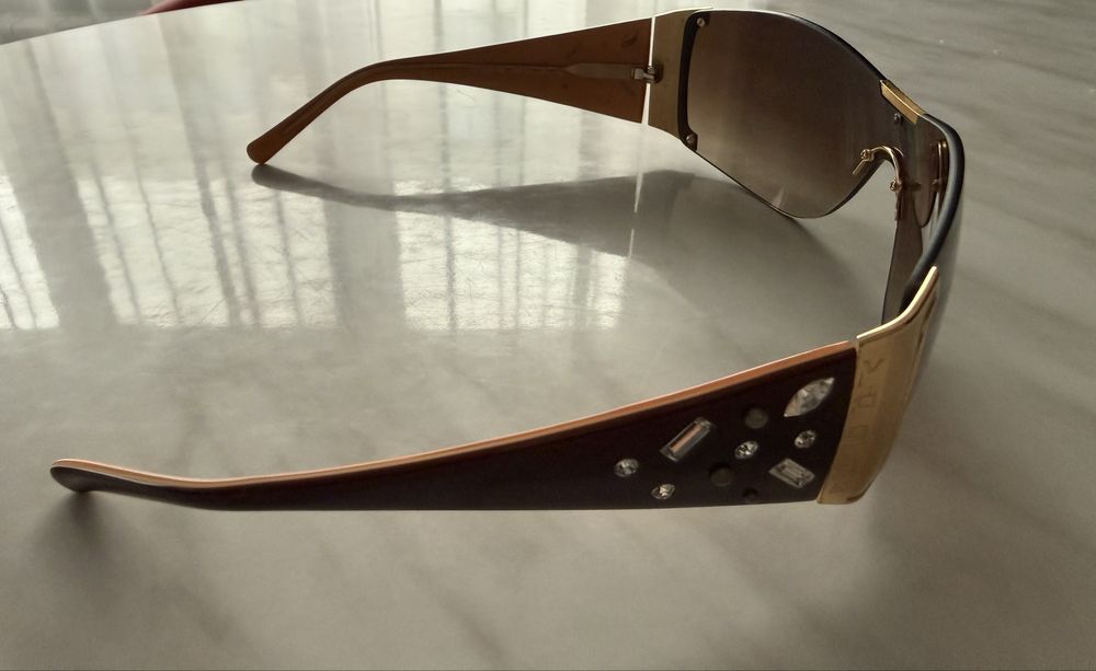 90 лева нови слънчеви очила на VOGUE