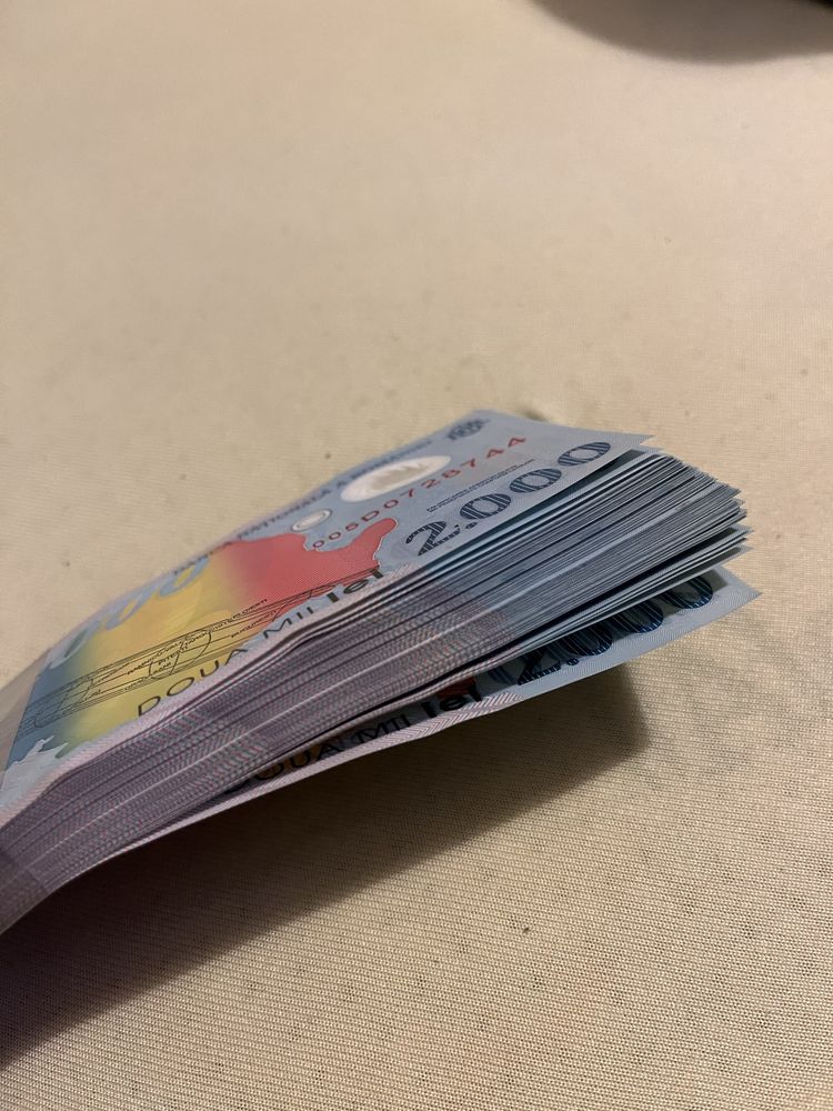 99 de Bancnote eclipsa 1999 NOI