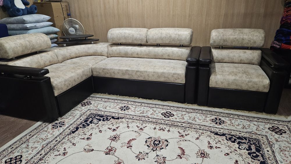 Диван угловой и кресло