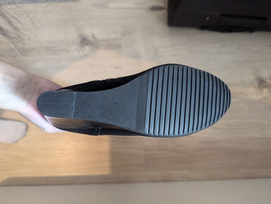 Високи ботуши на ток