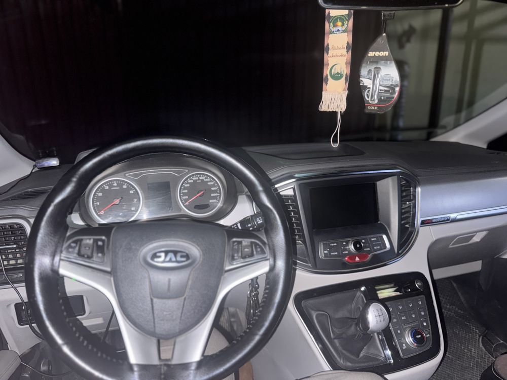 Jac m4 sotiladi 10 kishilik 2023 yil