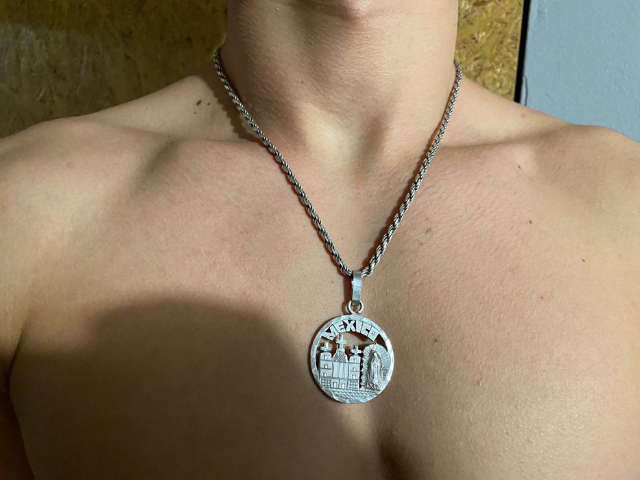 Lant argint , medalion UN PESO