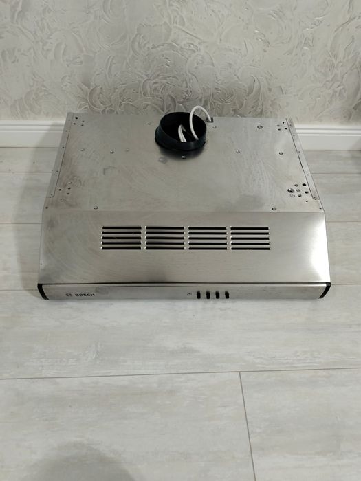 Продам вытяжку бош новый