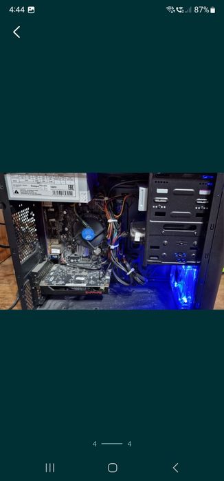 Vand PC cu tastatura, maus, și monitor