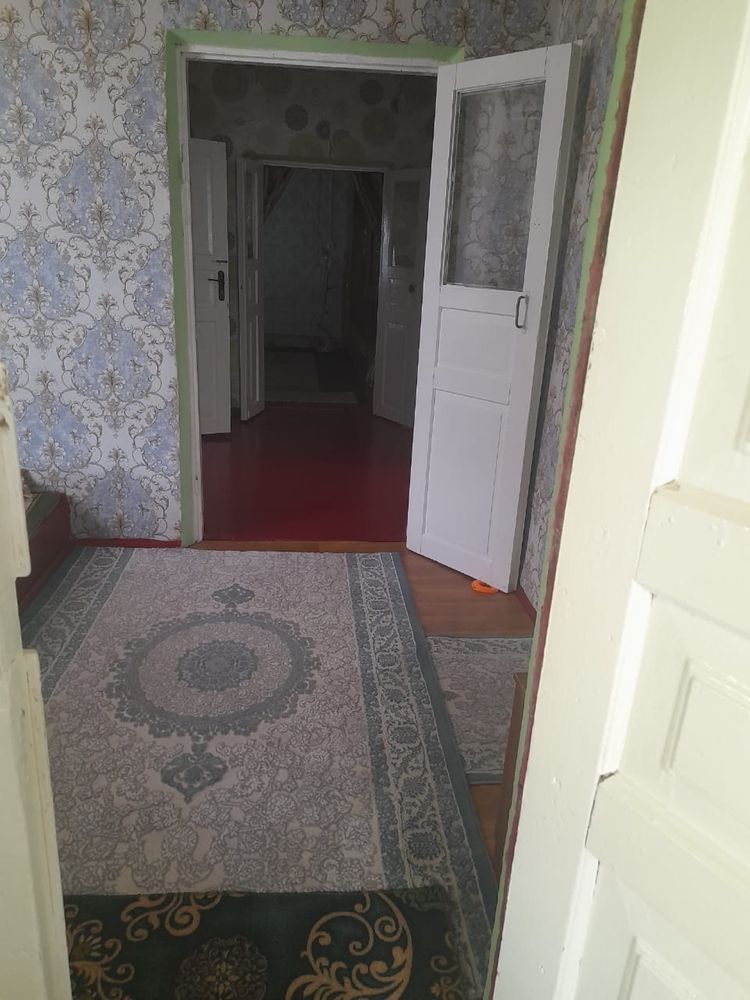 Үй сатылады.